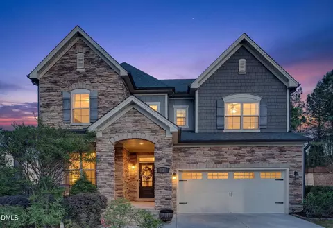 221 Birdsgrove Ct, Cary, NC 27519