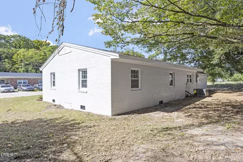 Exterior - 604 E Townsend St, Dunn, NC 28334 photo 2 of 2