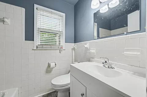 Bath - 1003 Gardner St, Raleigh, NC 27607 photo 2 of 3