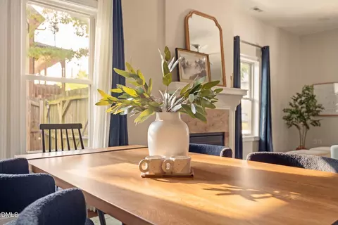 Dining - 205 Dowd St, Durham, NC 27701 photo 1 of 4