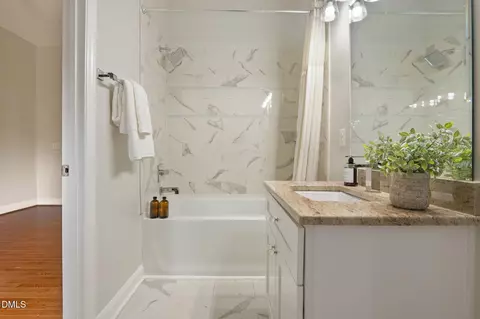 Bath - 205 Dowd St, Durham, NC 27701 photo 4 of 5