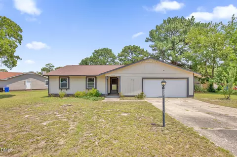 6920 Skyhawk Dr, Fayetteville, NC 28314