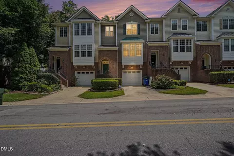 5453 Crescentview Pkwy, Raleigh, NC 27606