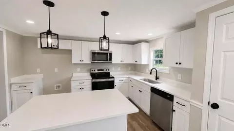 102 Pineview Dr, Louisburg, NC 27549