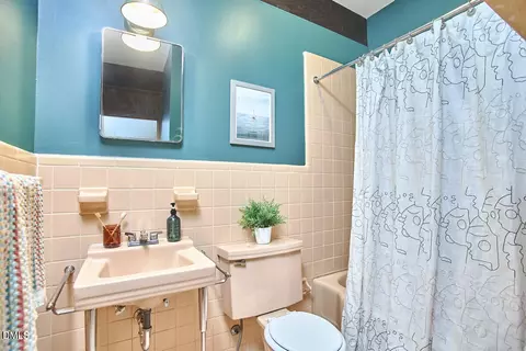 Bath - 2429 Wrightwood Ave, Durham, NC 27705 photo 4 of 4