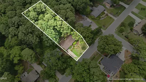 122 Meadow Dr, Cary, NC 27511