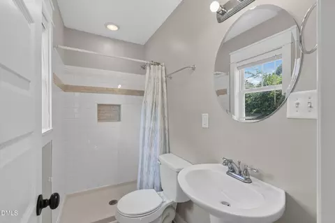 Bath - 103 Chestnut St, Durham, NC 27707 photo 4 of 7