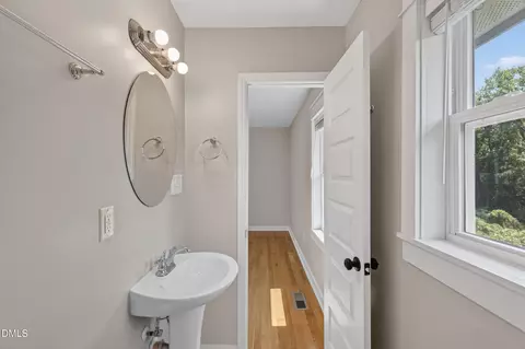 Bath - 103 Chestnut St, Durham, NC 27707 photo 5 of 7