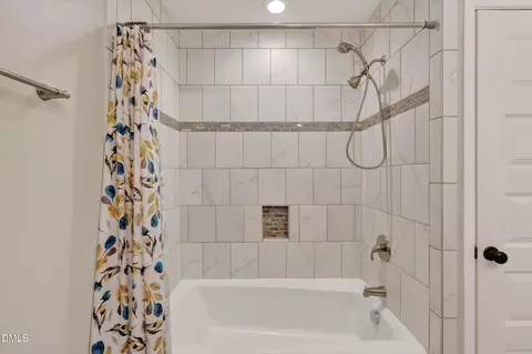 Bath - 103 Chestnut St, Durham, NC 27707 photo 3 of 7