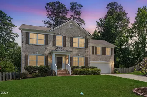 119 Holmhurst Ct, Cary, NC 27519