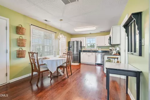 201 Bishop Ln, Dunn, NC 28334 photo 9