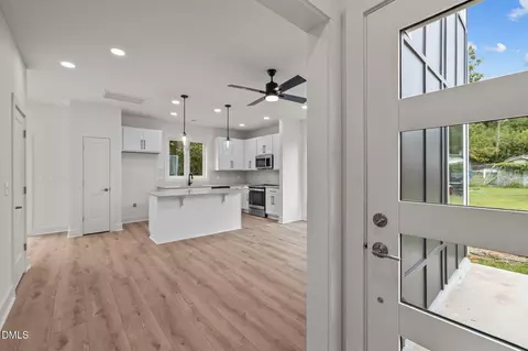 Entry Way - 2002 B Riddle Rd, Durham, NC 27713 photo 1 of 4