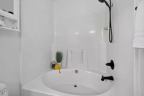 Bath - 3 Big Bluff Pl, Durham, NC 27712 photo 3 of 6