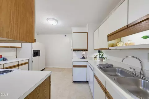 Kitchen - 306 Plainview Ave, Raleigh, NC 27604 photo 4 of 4