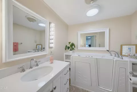 Bath - 306 Plainview Ave, Raleigh, NC 27604 photo 1 of 4