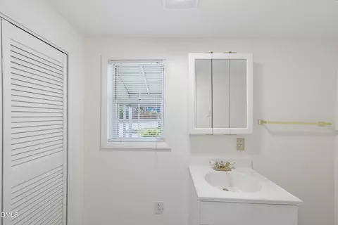 Bath - 306 Plainview Ave, Raleigh, NC 27604 photo 3 of 4