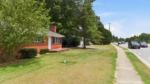 2032 N Broad St, Fuquay Varina, NC 27526