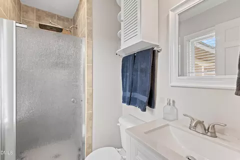 Bath - 1002 E Maplewood Dr, Benson, NC 27504 photo 2 of 3
