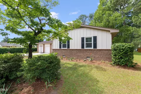 Exterior - 1002 E Maplewood Dr, Benson, NC 27504 photo 4 of 16