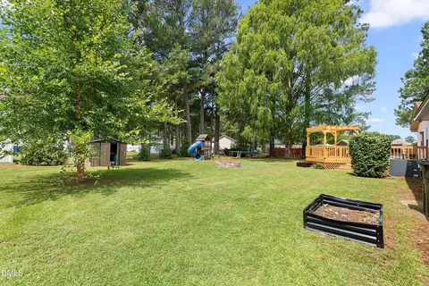 Exterior - 1002 E Maplewood Dr, Benson, NC 27504 photo 6 of 16