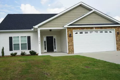 1708 Penncross Dr, Greenville, NC 27834