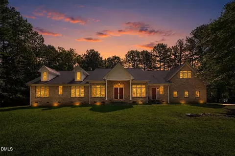 1021 Reaves Dr, Chapel Hill, NC 27516