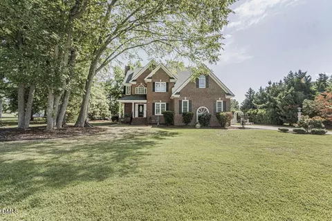 621 Sand Trap Dr, Rocky Mount, NC 27804