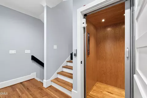 Entry Way - 1433 Nottingham Rd, Raleigh, NC 27607 photo 3 of 7