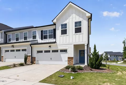 470 Clark Creek Ln, Cary, NC 27519