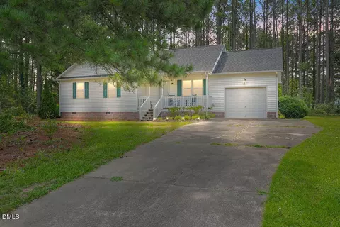 48 Hammerstone Dr, Fuquay Varina, NC 27526