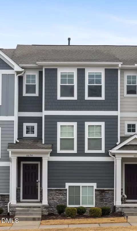 6654 Perry Creek Rd, Raleigh, NC 27616