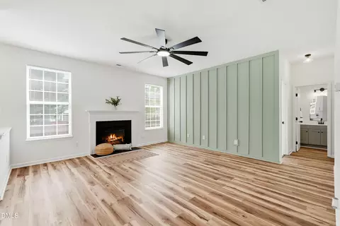 112 Smith Rock Dr, Holly Springs, NC 27540