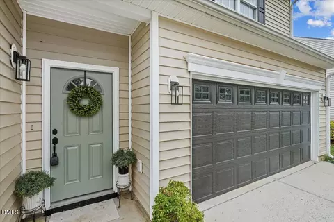 112 Smith Rock Dr, Holly Springs, NC 27540