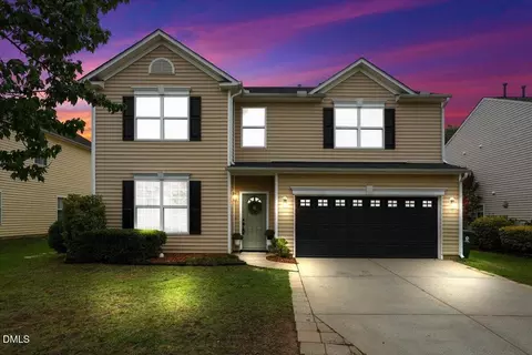 112 Smith Rock Dr, Holly Springs, NC 27540