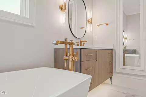 Bath - 9004 Meadow Pointe Ct, Wake Forest, NC 27587 photo 6 of 11