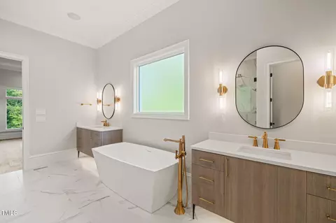 Bath - 9004 Meadow Pointe Ct, Wake Forest, NC 27587 photo 4 of 11