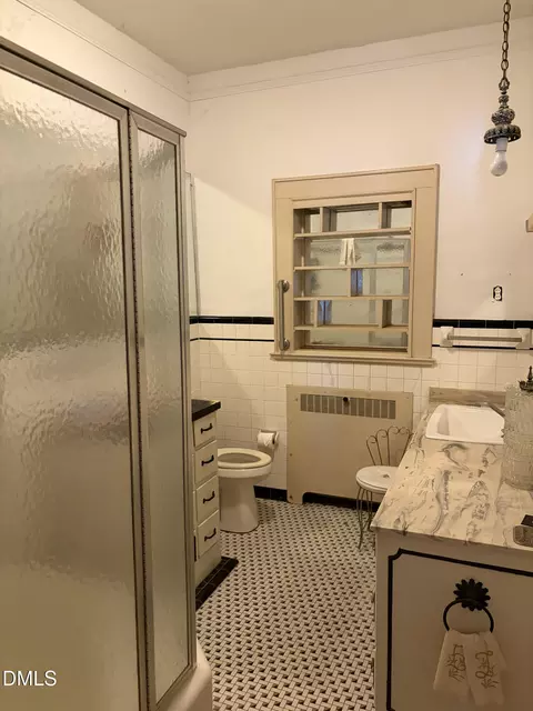 Bath - 1202 E Cumberland St, Dunn, NC 28334 photo 7 of 7
