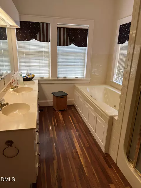 Bath - 1202 E Cumberland St, Dunn, NC 28334 photo 6 of 7