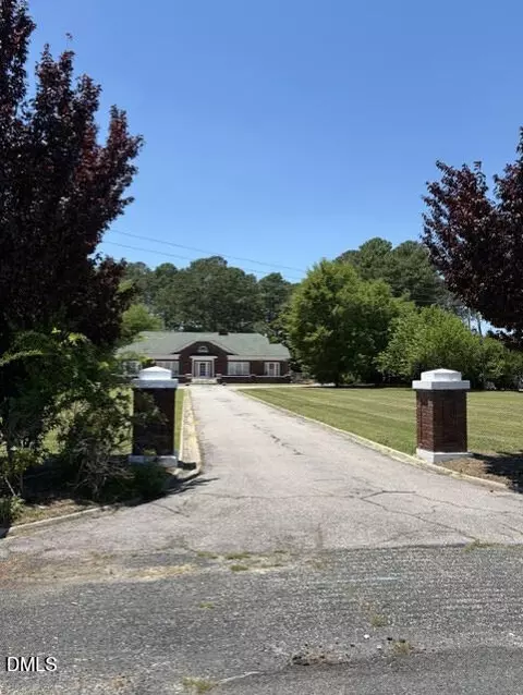 Exterior - 1202 E Cumberland St, Dunn, NC 28334 photo 1 of 5