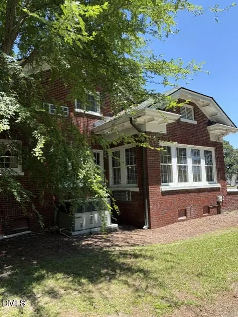 Exterior - 1202 E Cumberland St, Dunn, NC 28334 photo 2 of 5