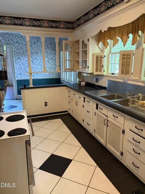 Kitchen - 1202 E Cumberland St, Dunn, NC 28334 photo 5 of 8