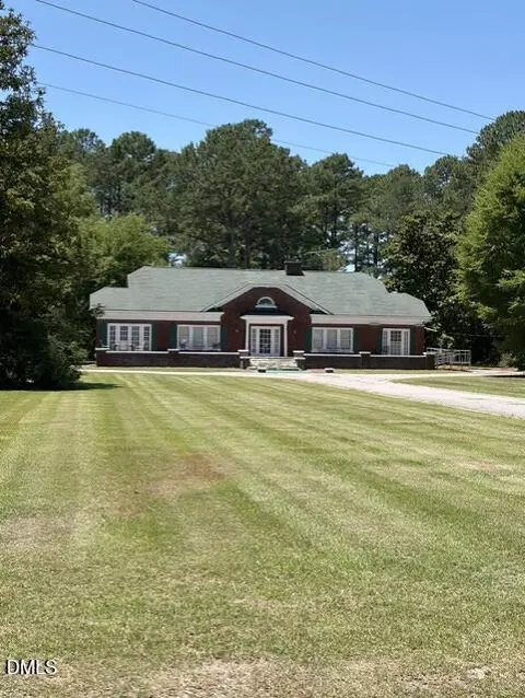 1202 E Cumberland St, Dunn, NC 28334 photo 1