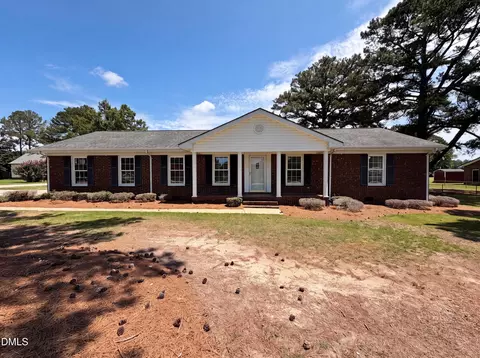 800 Lucas St, Erwin, NC 28339 photo 2