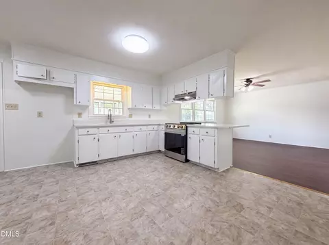 800 Lucas St, Erwin, NC 28339 photo 7
