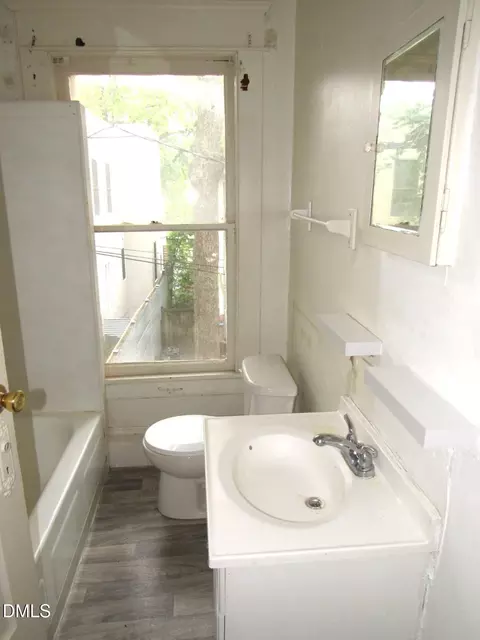 Bath - 804 Lancaster St, Durham, NC 27701 photo 3 of 4