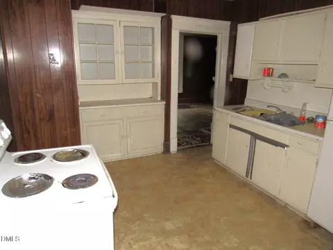 Kitchen - 804 Lancaster St, Durham, NC 27701 photo 3 of 5