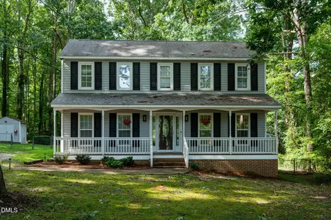 1011 Homestead Pl, Zebulon, NC 27597