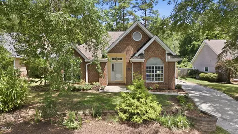 104 Covington Dr, Chapel Hill, NC 27514
