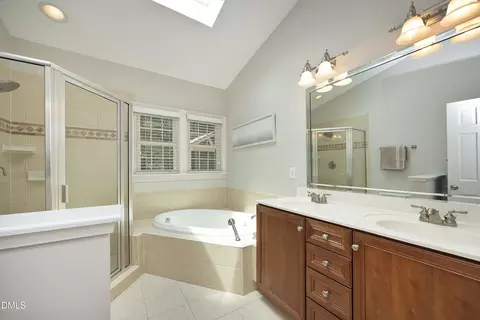 Bath - 4205 Millpoint Dr, Wake Forest, NC 27587 photo 2 of 5