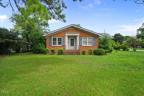 208 E C St, Erwin, NC 28339 photo 2